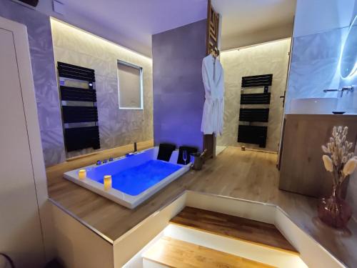 Sacy-le-Grand Apartamento | LA BULLE ROMANTIQUE, Suite avec jacuzzi privatif