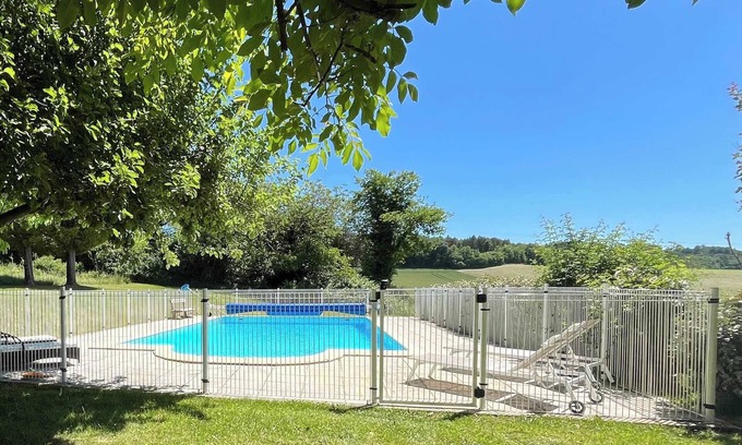Nanteuil-de-Bourzac Casa | La Cotte country home for family break in perigord