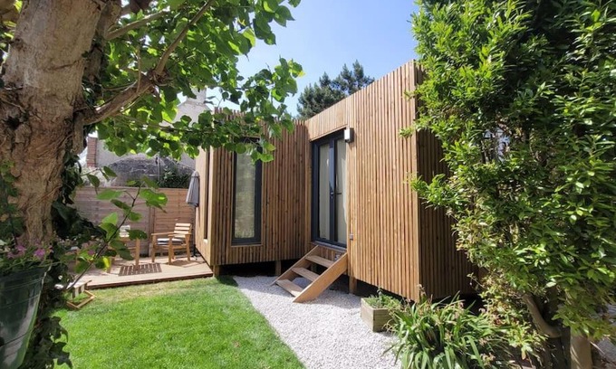 Bleriot-Plage Casa | "La cabane du sentier", tiny house sur pilotis avec petit jardin, proche de la mer et du site naturel des 2 caps
