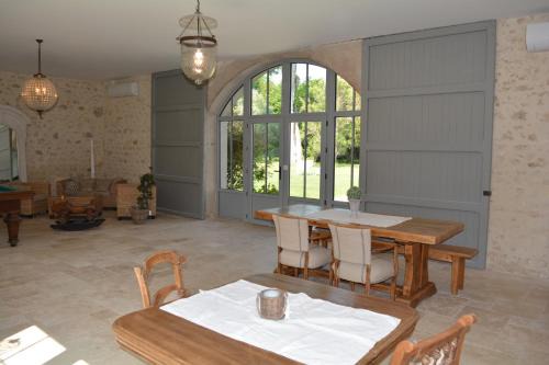 Saint-Martin-Lacaussade Cama Y Desayuno | la cabanne