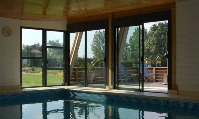 Montpellier de Medillan Apartamento | La Cachette Recently Renovated Gites with Indoor Pool
