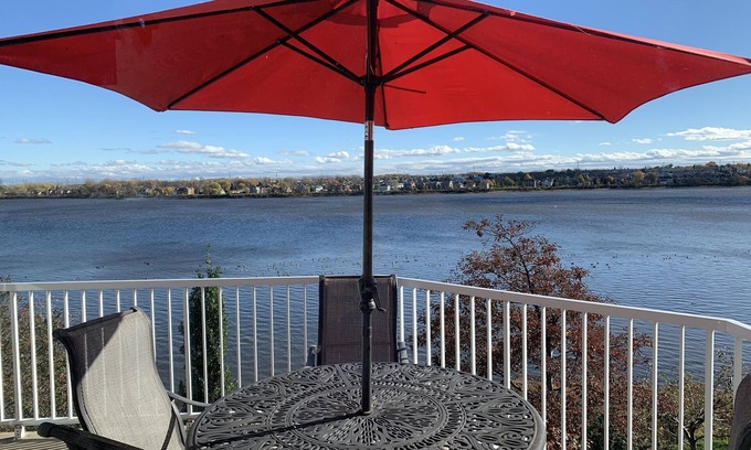 Laval Apartamento | La Campagne en Ville au Bord de L'eau et aux Portes de Montréal !