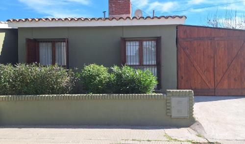 Villa Mercedes Casa | La casa, alquiler temporario - casa completa con cochera y patio- parrilla