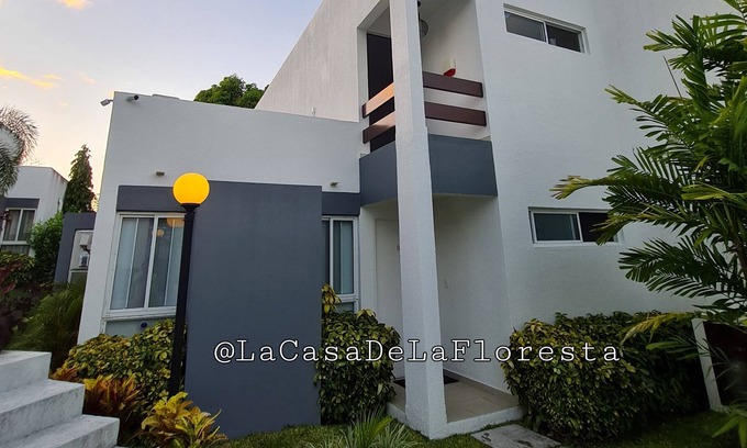 Las Lajas Casa | La Casa de La Floresta, spacious and modern TownHouse 10 minutes from Coronado