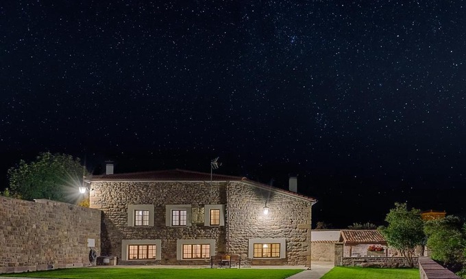 Villar Chalet De Esquí | La Casa De Los Pedros