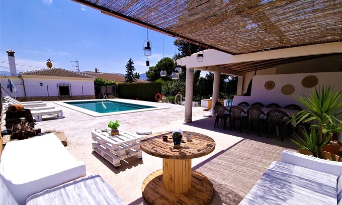 Salinas Villa | LA CASA DE LÚ, PISCINA, JARDíN, BBQ, WIFI GRATIS, PLAYA 30 MIN, CENTRO ANDALUCIA