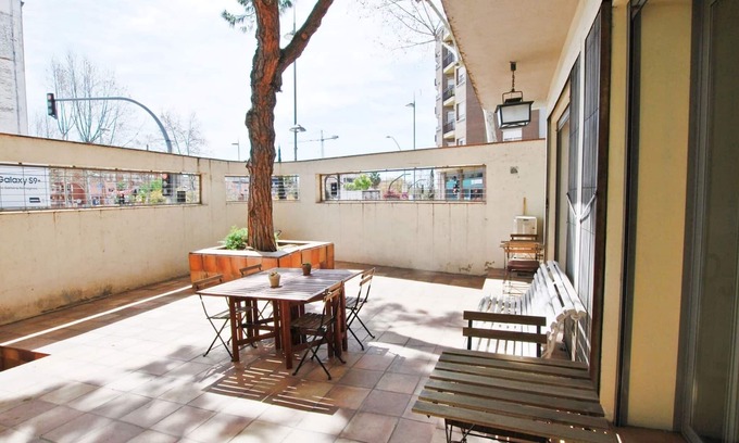 Badalona Chalet De Esquí | La casa del Pi · House in the city, next to Barcelona and beach