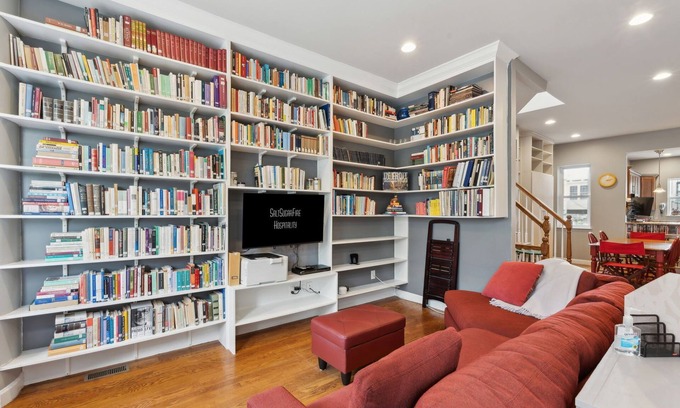 Eckington Casa | La Casa del Professore - 4BR/3.BA, Free St. Parking, Spacious Deck & Yard