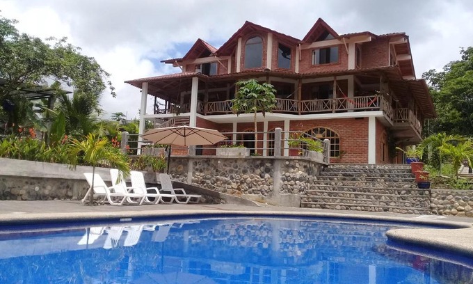 Puyo Casa | La Casa del Rio B&B