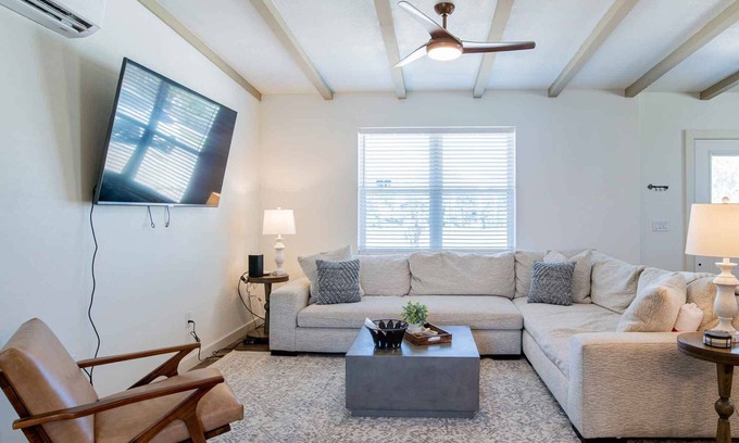 Villa Primera Casa | La Casa Deluna | Modern Home w/ private pool, Steps from Beach!
