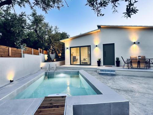 Agia Marina Casa | La casa di Bei-peaceful and secluded retreat with private pool- By Villa Mana Gers