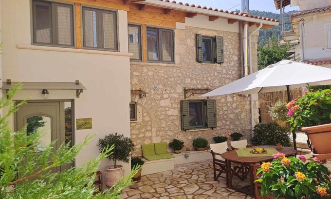 Drimonas Casa | La casa di Bella a tradional stone house with barbecue