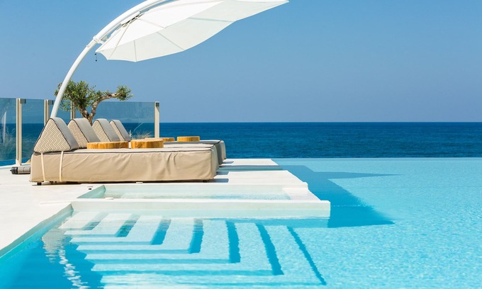 Skaleta Villa | La Casa di Mare, Villa de lujo frente a la playa! Piscina privada, jacuzzi y sauna.