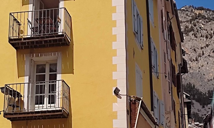 Briancon Apartamento | La Casa Gialla: Cosy apartment in the heart of Briançon's historic center