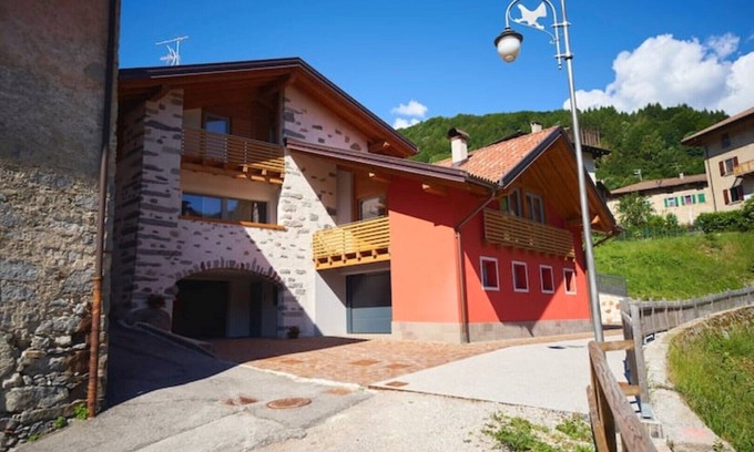 Roncone Casa | La Casa Rossa