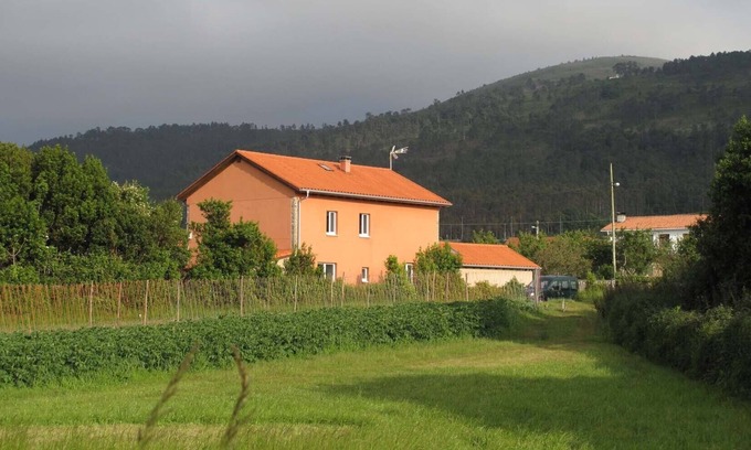 Ballota Casa | "La Casa Roxa" Confortable y cómoda, con amplio jardín y preciosas vistas al mar