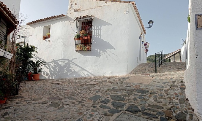 Macharaviaya Cabaña | La casa rural de "Jardín de mucho" está s en la parte de la Axaquìa Malagueña