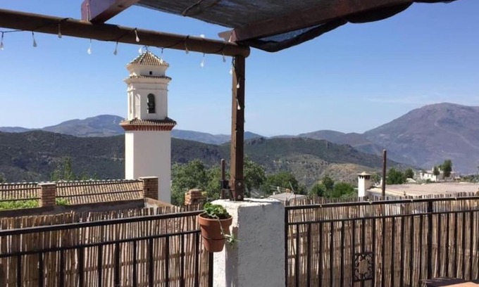 Pitres Casa | La casa rural de Paco y Ana