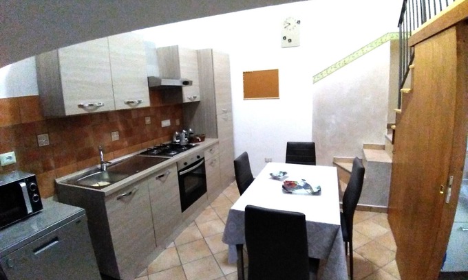 Piazza-Tralia-Pendolo Casa | La Casetta, cerca (Amalfi, Sorrento, Pompeya)