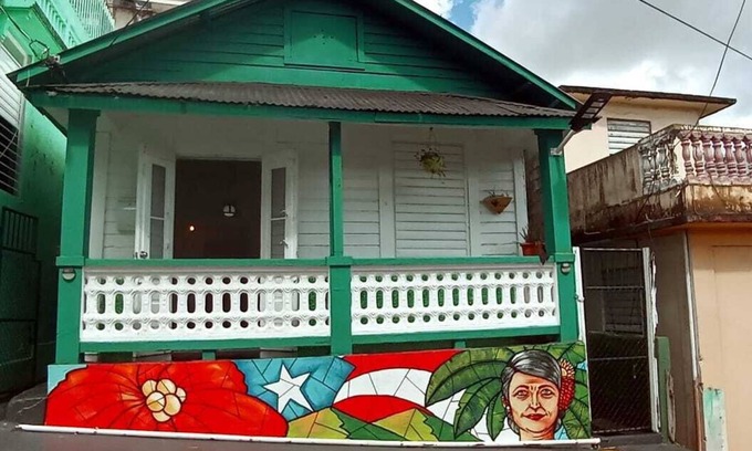 Juncos Casa | La Casita de Abuela ~ 5★ Location, ♛Queen Bed, A/C