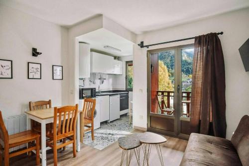 Sallent de Gállego Apartamento | La Casita del Arbol by Cardi Suites