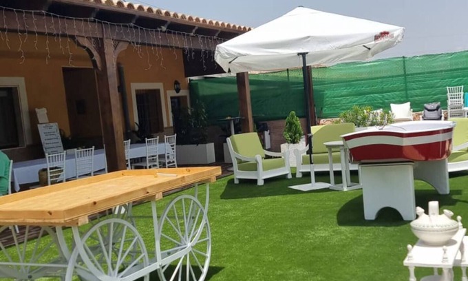 Los Puches Villa | La Casona de Piedra: Casa Rural con Piscina Privada y Vistas, Cerca de Playas