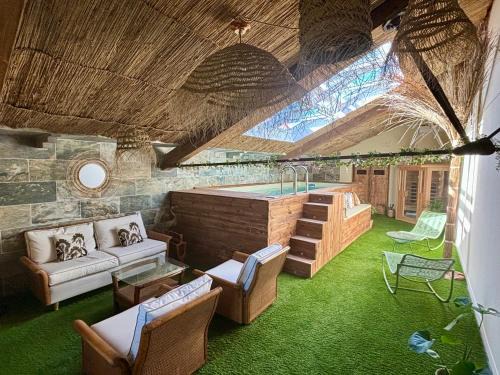 Fourques Casa | La cave de Grand Cabane