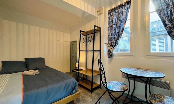Carentan Apartamento | La Chambre du Chateau - Center of Carentan