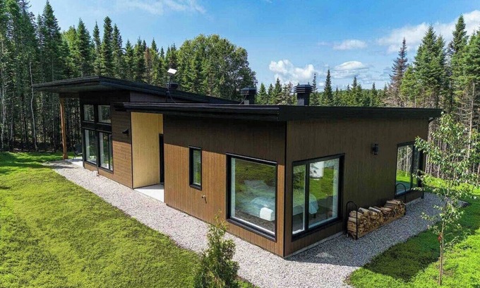 Baie-St-Paul Chalet De Esquí | La Charlebois 24: Tranquil Retreat in Nature