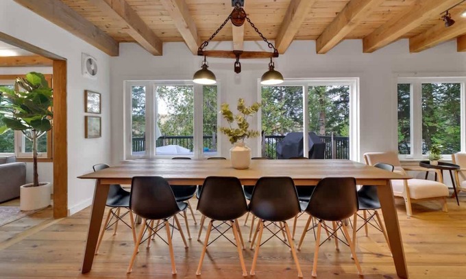 Val-des-Monts Casa | La Chataigne - Wilderness waterfront escape