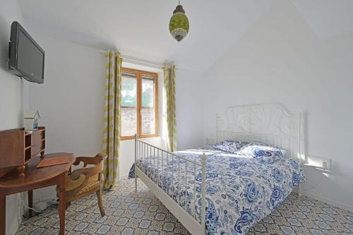 Villeneuve-les-Avignon Casa | La Cigale - Vieux Village - Charmante Maisonnette climatisée avec Jardin