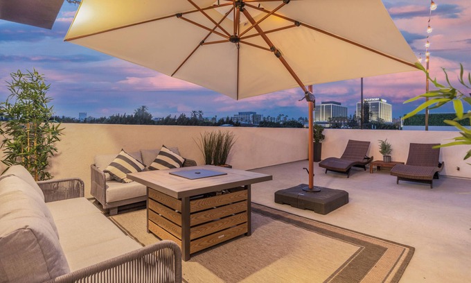Pico-Union Casa | LA Cityscapes views w/Rooftop, New construction and Fresh Stylish Furnishings.