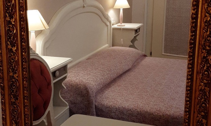 Nave Apartamento | La Civetta, elegant one-bedroom apartment with garden, private parking 10min from the city