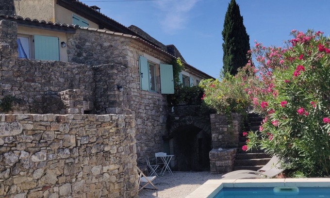 Cornillon Casa | La Closerie de la Cèze, vue Imprenable sur les Vignes et le Coucher de Soleil