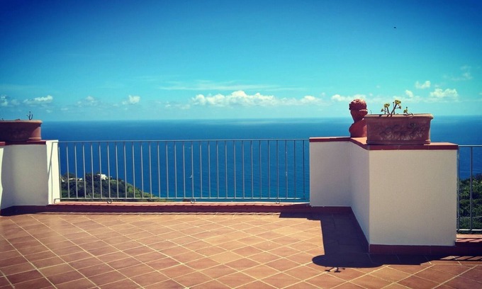 Barano d'Ischia Apartamento | La Colombella. Apartamento con vistas al mar en Ischia.