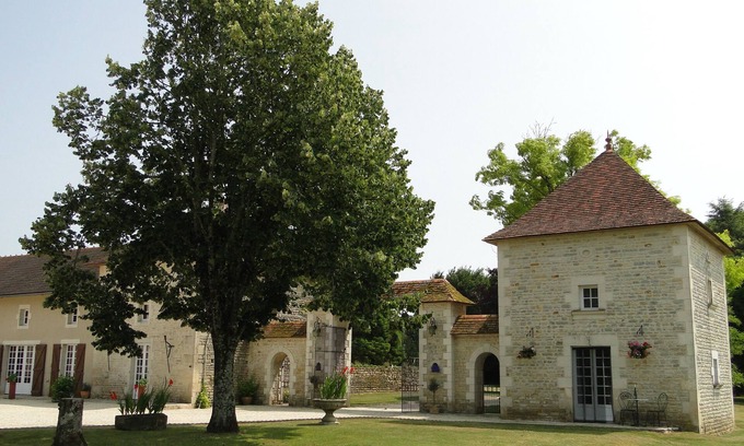 Bouin Casa | La Colombier Escape to the ultimate French countryside haven retreat.
