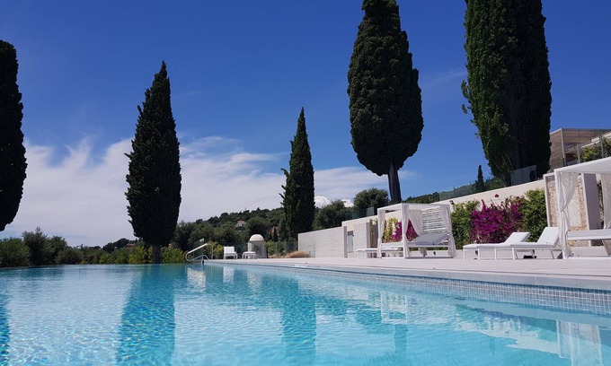 Falicon Apartamento | La Consolate: 5* apartment, 90m2 terrace, panoramic sea view, private Jacuzzi