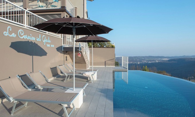Villanuova sul Clisi Apartamento | La Cornice sul Garda - Betulla - lake view and pool in small residence