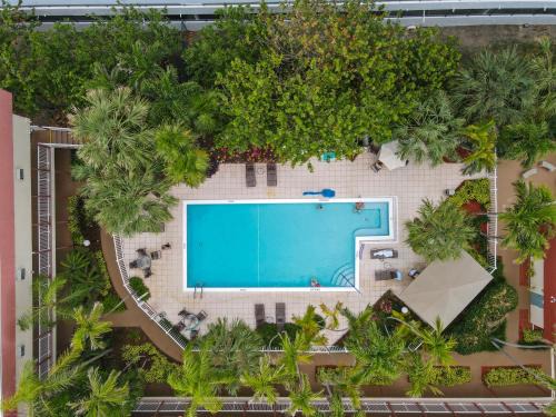 Pompano Beach Hotel | La Costa Beach Club