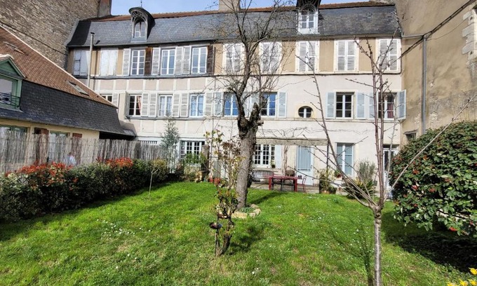 La Charite-sur-Loire Cama Y Desayuno | La Cour du Château