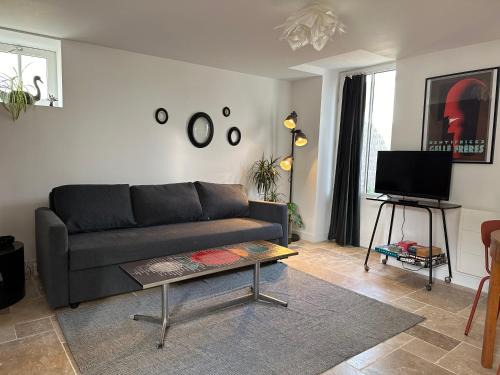 Neuville-aux-Bois Apartamento | La cour fleurie