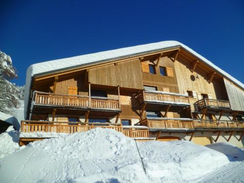 Notre-Dame-de-Bellecombe Chalet De Esquí | La Cour