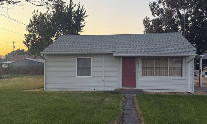 Umatilla Casa | La Cozy Casita! where you'll stay like you're at home!