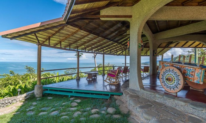 Ballena Cabina | La Cusinga Lodge