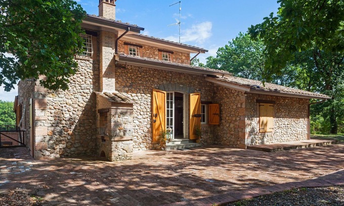 Simignano Villa | La Dimora di Teresa: casa de cuento de hadas en el bosque, ideal para familias con niños.