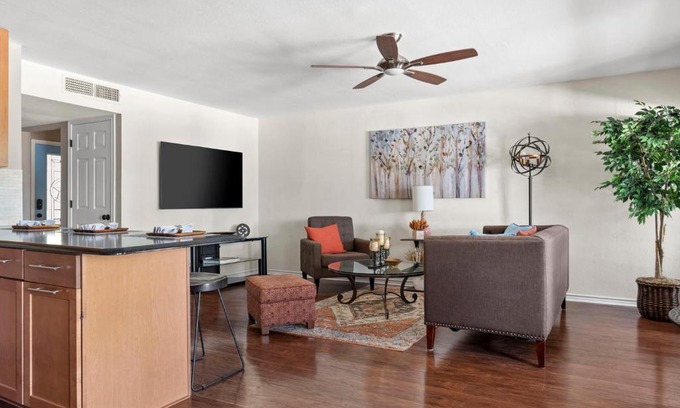 Point Venture Casa | La Dolce Vita Lakeside Retreat