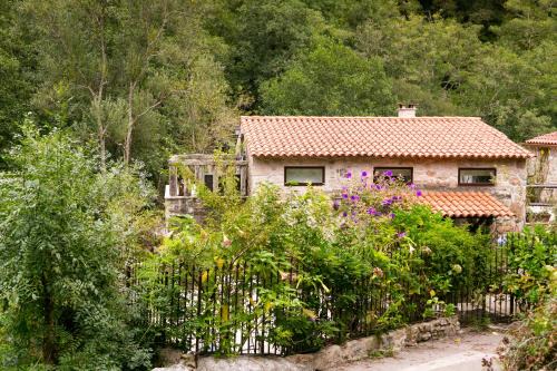 Caldas de Reis Chalet De Esquí | La encantadora casa del río de CALDAS DE REIS.