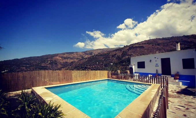 Lanjarón Chalet De Esquí | La Encina