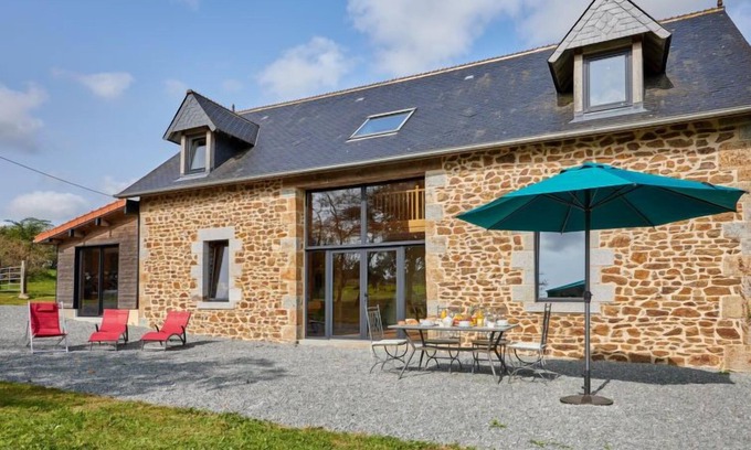 Saint-Aubin-de-Terregatte Casa | la favrais by Interhome