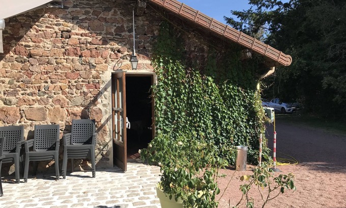 Commelle-Vernay Casa | La Ferme aux Biches